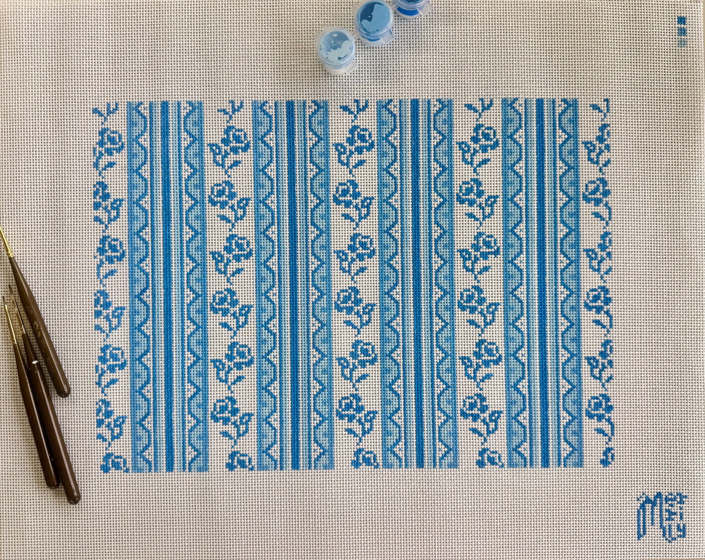 Blue and White Rose 13 Mesh